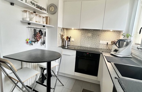 19th Arrondissement Condo | Elegant and Confortable 2 bedrooms 2 bathrooms - Private Parking - Mobile Aircon