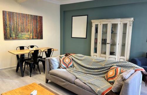 Gumussuyu Mahallesi Apartment | Elegant and Cozy 2BR with Balcony near Taksim