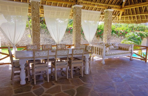 Watamu Villa | elegant and exclusive african style villa with chef and maid