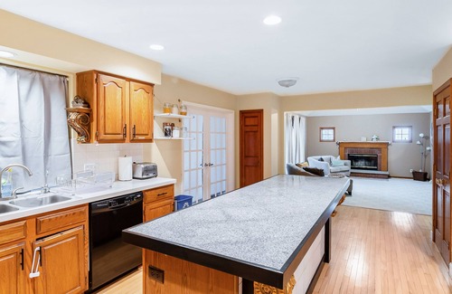 Williamsville House | Elegant and quiet, spacious family retreat in Williamsville