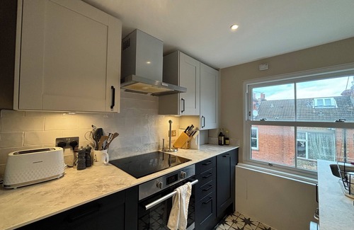 Town Apartment | Elegant and Well-Connected 2BD Flat, Fulham