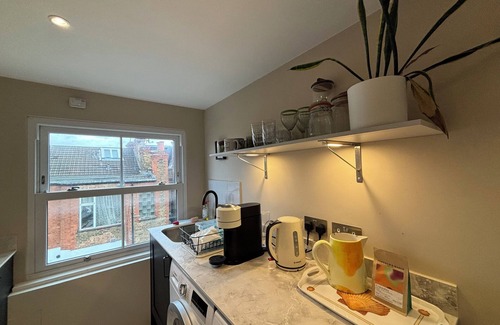 Town Apartment | Elegant and Well-Connected 2BD Flat, Fulham