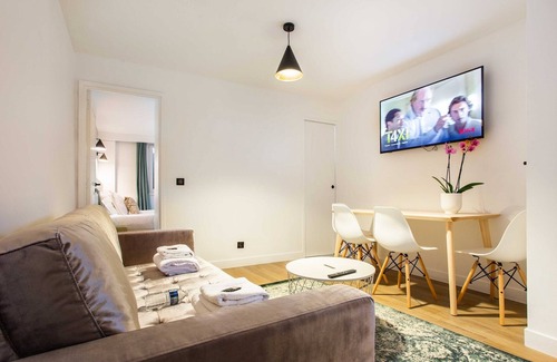 15th Arrondissement Apartment | Elegant apartment - 2BD/8P - near Eiffel Tower