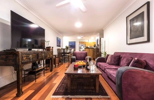 Alexandria Apartment | Elegant Apartment in Trendy Alexandria