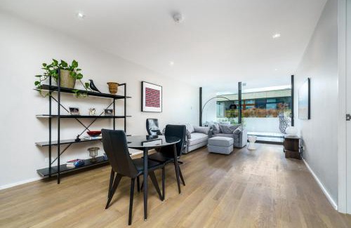 Kingston Apartment | Elegant Apartment in Kingston Foreshore - Hosted by Canstay