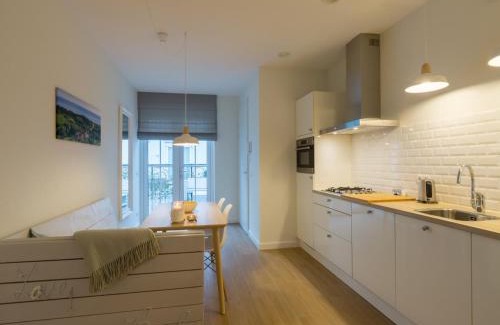 Dishoek Apartment | Elegant Apartment in Koudekerke with Gas Fireplace