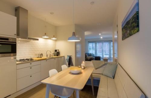 Dishoek Apartment | Elegant Apartment in Koudekerke with Gas Fireplace