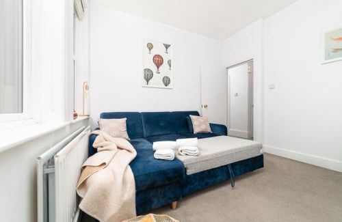 Hammersmith and Fulham Apartment | Elegant Apartment in London Steps Away From River Thames