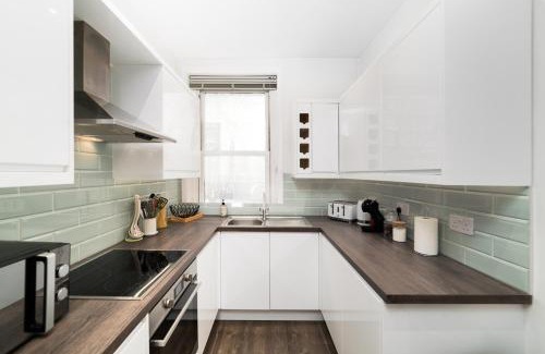 Hammersmith and Fulham Apartment | Elegant Apartment in London Steps Away From River Thames