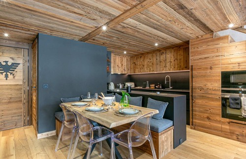 Val-d'Isere Apartment | Elegant apartment with fireplace and WIFI, 2 bedrooms