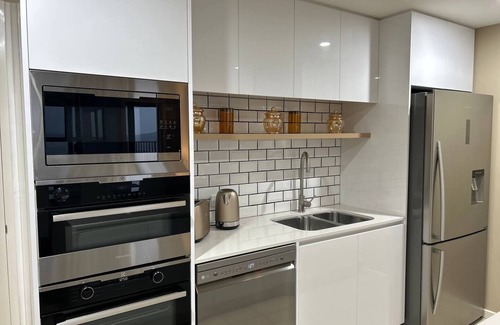 Bruce Apartment | Elegant apartment with Skyline views. 5 min to Canberra university