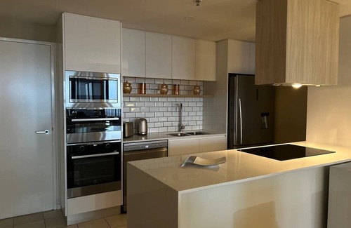 Bruce Apartment | Elegant apartment with Skyline views. 5 min to Canberra university