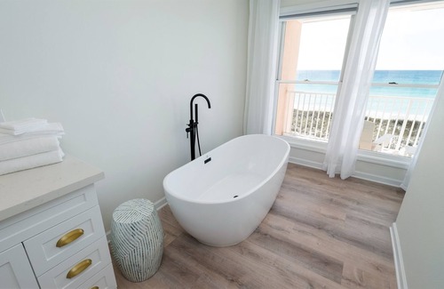 Navarre Beach House | Elegant Beachfront Townhome