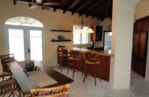 Estate Hansen Bay Villa | Elegant Beachfront Villa with Pool, private path to Secluded Beach and Kayaks!