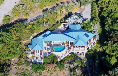 Estate Hansen Bay Villa | Elegant Beachfront Villa with Pool, private path to Secluded Beach and Kayaks!