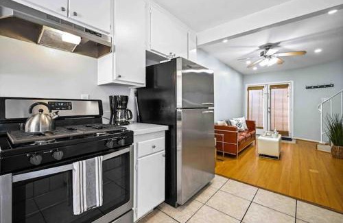 Belmont Shore Apartment | Elegant Beachside 2 Bed 2 Bath