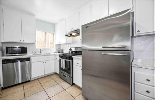 Belmont Shore Apartment | Elegant Beachside 2 Bed 2 Bath