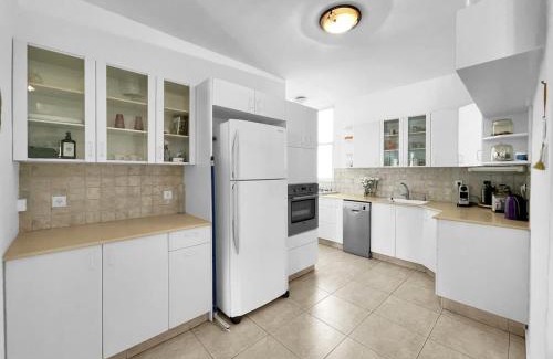 Herzliya Pituach Apartment | Elegant Beachside Apartment