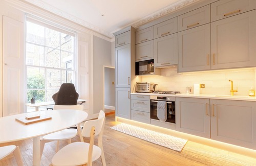 Redcliffe Apartment | Elegant & Beautifully Presented 1BD Flat- Chelsea!
