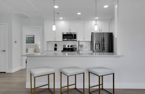 Tucson Condo | Elegant & Bright Corner Condo on the Tucson loop!