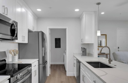 Tucson Condo | Elegant & Bright Corner Condo on the Tucson loop!