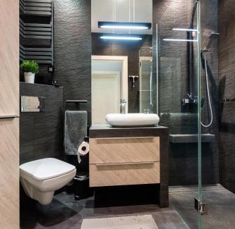 Krakow Apartment | Elegant Business Accommodation with Parking - by Upstairs