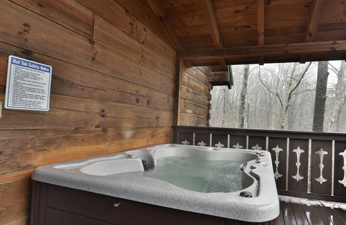 Gatlinburg - Pigeon Forge Cabin | Elegant Cabin in Perfect Location! Private but close to Everything!