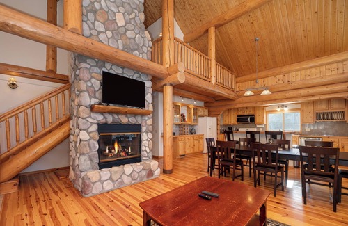 Grand Lake Cabin | Elegant cabin near Rocky Mtn NP w/deck & BBQ