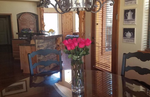 Lakeside Cabin | Elegant Cabin in Gated Community!