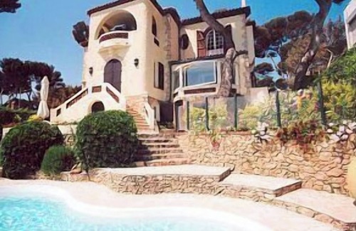 Cap-d'Antibes Apartment | Elegant Cap d'Antibes Residence with Sea View, Pool and Gardens