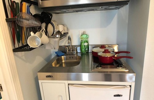 East San Mateo Apartment | Elegant charming unit close to everything
