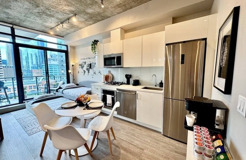 Connaught Apartment | Elegant, Comfy & Sophisticated MetroLux Downtown Suite