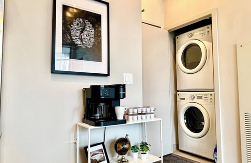 Connaught Apartment | Elegant, Comfy & Sophisticated MetroLux Downtown Suite