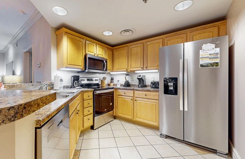 Gatlinburg Condo | Elegant condo downtown w/free attraction tickets, fireplace & hot tub/pool