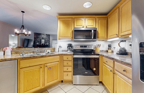Gatlinburg Condo | Elegant condo downtown w/free attraction tickets, fireplace & hot tub/pool