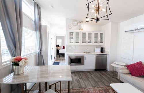 Reno House | Elegant Courtyard Cottage: Ruby