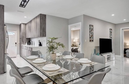 South Lake House | Elegant & Cozy Heated Pool/5 min to Beach/GameRoom