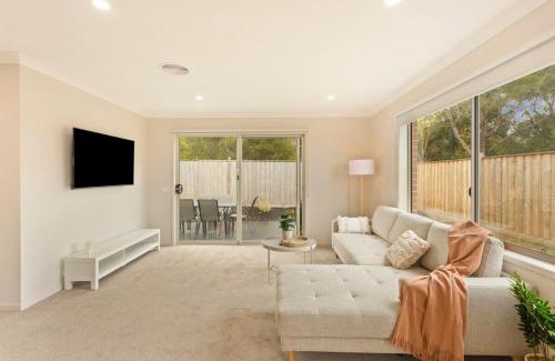 Cowes House | Elegant & Cozy Island Escape Near Downtown & Beach