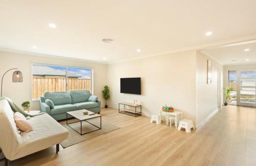 Cowes House | Elegant & Cozy Island Escape Near Downtown & Beach