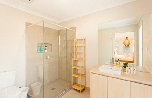 Cowes House | Elegant & Cozy Island Escape Near Downtown & Beach