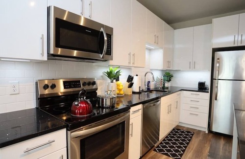 Fairfax Apartment | Elegant Deluxe with pool, Fairfax Free Parking