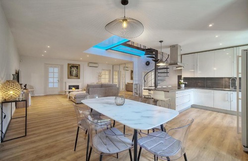 Le Suquet Apartment | ELEGANT DUPLEX 5 CHAMBRES PLAGES du MIDI A5B03