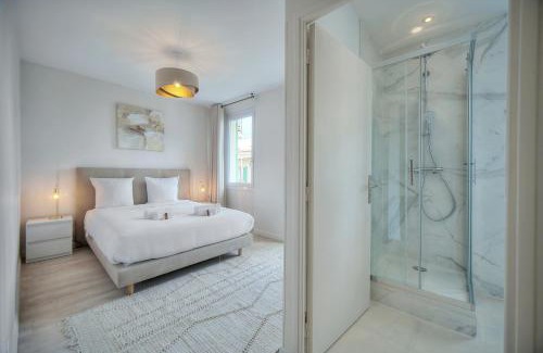 Le Suquet Apartment | ELEGANT DUPLEX 5 CHAMBRES PLAGES du MIDI A5B03