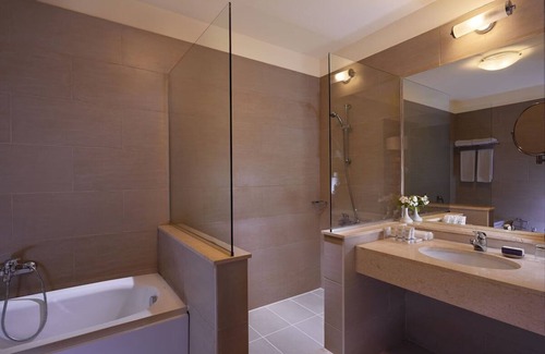 Marsa Matruh Hotel | Elegant Space with Sea View and Swimming Pool - Steps from Almaza Bay
