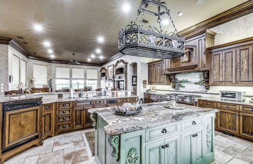 Forney House | Elegant Estate - Pool & Views