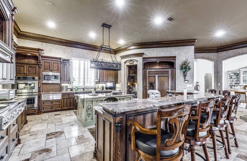 Forney House | Elegant Estate - Pool & Views