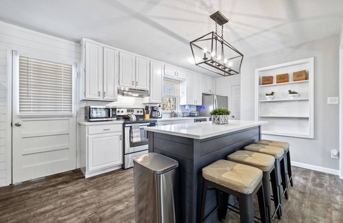 Powder Springs House | Elegant Family Living | Mins to 6 Flags & Downtown