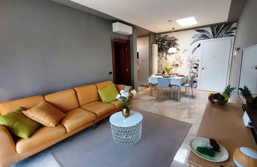 Desenzano del Garda Apartment | Elegant flat with large terrace in residence with swimming pool