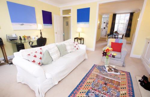 Warwick Apartment | Elegant flat in Pimlico, close to Warwick Square