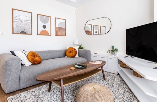 Bostanci Apartment | Elegant Flat Orchard Ave, 7 Min to Beach